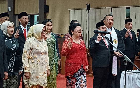 Rinie Ditunjuk Menjadi Ketua Sementara DPRD Kotim
