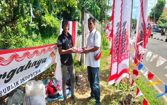 Begini Suka Duka Pedagang Musim Pernak Pernik Agustusan di Buntok
