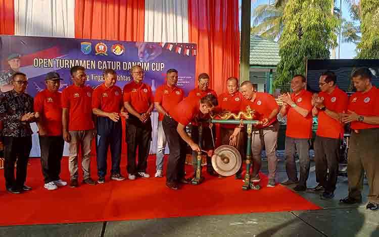 Pj Bupati Kobar Buka Turnamen Catur Dandim Cup 2024