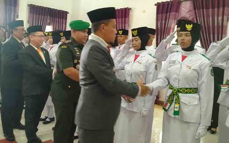 Anggota Paskibra Kabupaten Sukamara Dikukuhkan