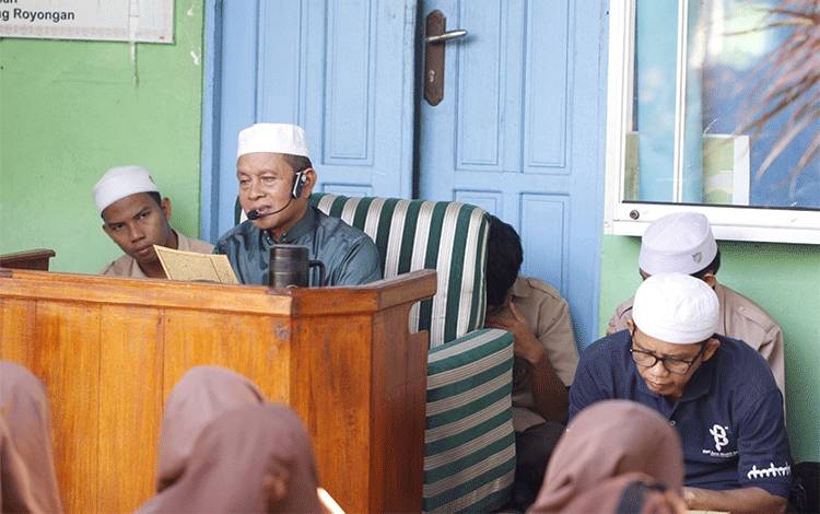 Perdana, MAN Kapuas Live Streaming Kajian Majelis Taklim