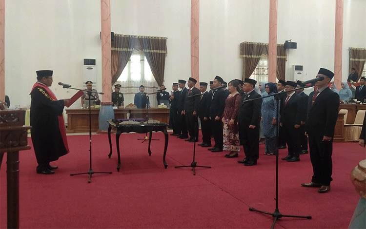 20 Anggota DPRD Kabupaten Sukamara Terpilih Resmi Dilantik