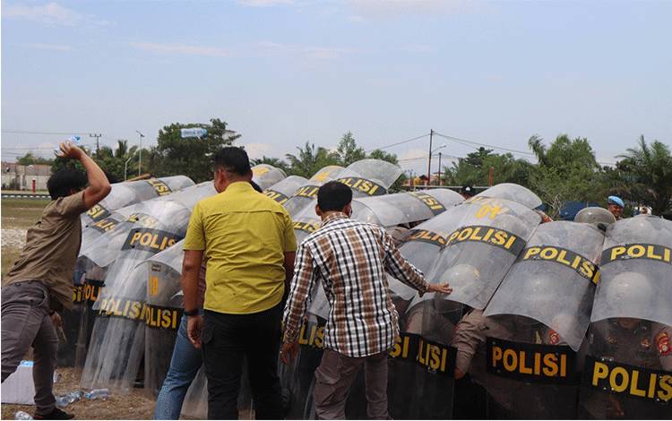 Personel Polres Katingan Latihan Sispamkota