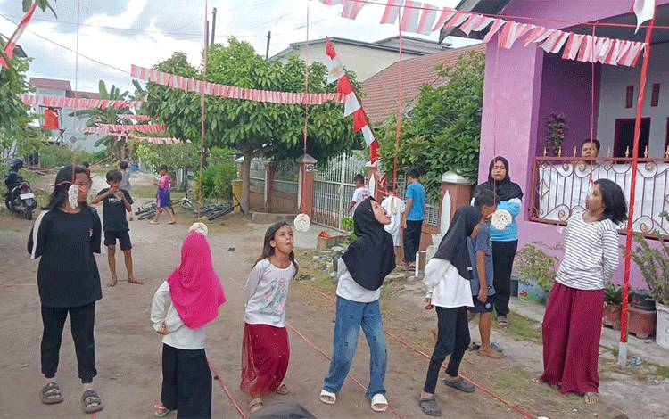Mahasiswa IAIN Palangka Raya KKN di Kelurahan Menteng Berpartisipasi dalam Acara Lomba Agustusan