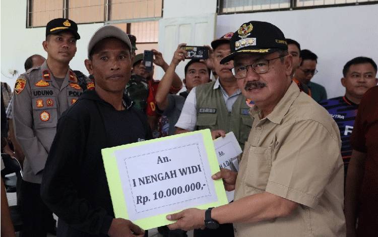 Pj Bupati Gunung Mas: Semoga Bantuan untuk Korban Kebakaran Bisa Ringankan Beban Keluarga