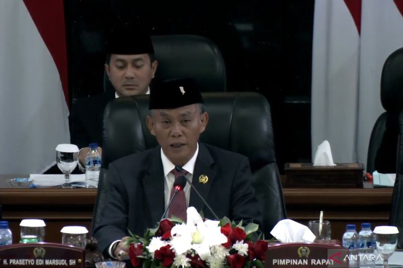 Tangkapan layar - Ketua DPRD DKI Jakarta Prasetyo Edi Marsudi dalam Rapat Paripurna di gedung DPRD DKI Jakarta, Selasa (20/8/2024). ANTARA/Lia Wanadriani Santosa