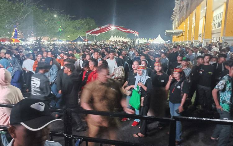 Trisuaka dan Nabila Hibur Ribuan Warga Pulpis di Penutupan Festival Budaya Handep Hapakat