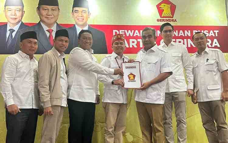 Gerindra Serahkan B1KWK untuk Agustiar Sabran - Edy Pratowo Maju Pilkada Kalteng
