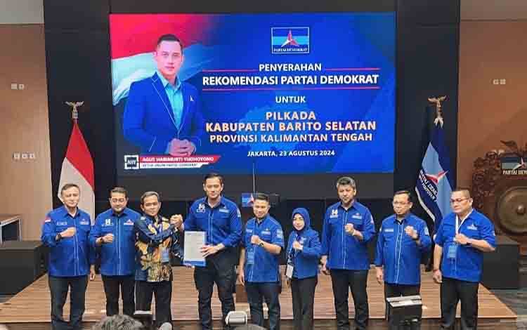 AHY Serahkan Surat Rekomendasi kepada Pasangan Calon Bupati Barito Selatan Eddy - Tanto