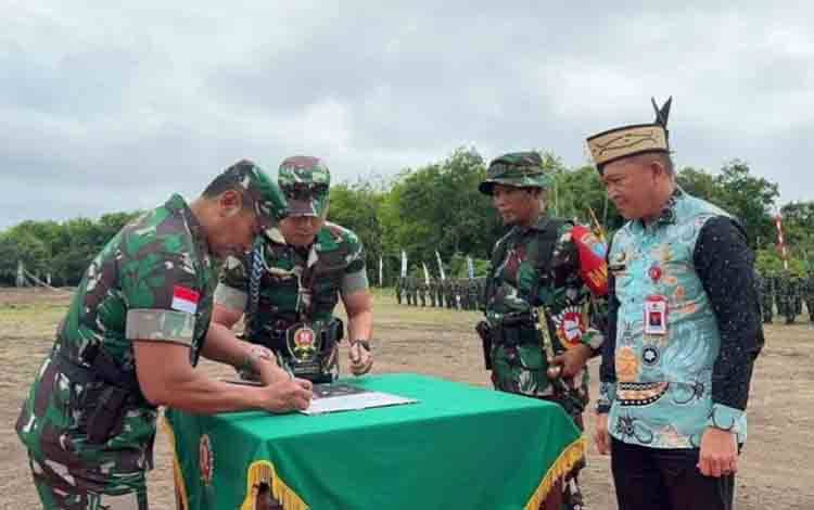 TMMD ke 121 Kodim 1011 Kuala Kapuas di Desa Manyahi Resmi Ditutup