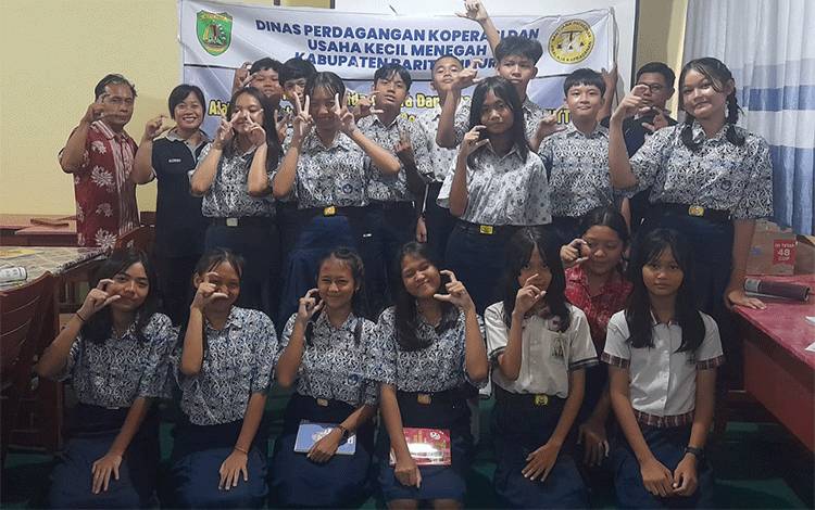 DisdagkopUKM Bartim Tanamkan Pemahaman Metrologi Legal Sejak Dini kepada Siswa SMP