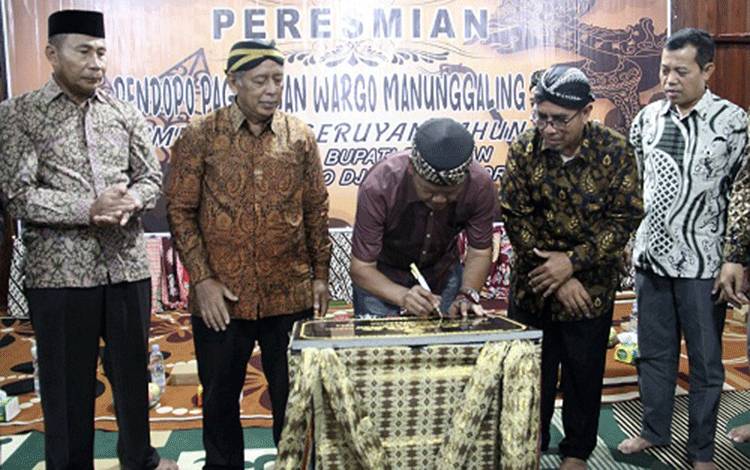 Pj Bupati Seruyan Resmikan Pendopo Paguyupan Masyarakat Manunggaling Karyo