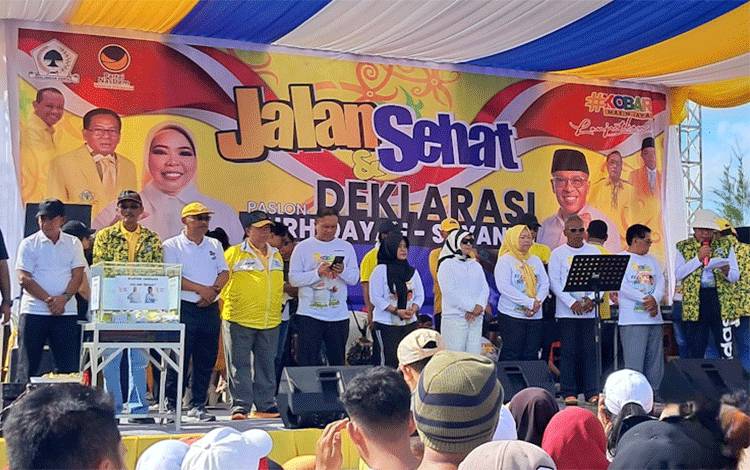 Paslon Hj Nurhidayah-Suyanto Deklarasi Maju Pilkada Kobar 2024 Sambil Gelar Jalan Sehat