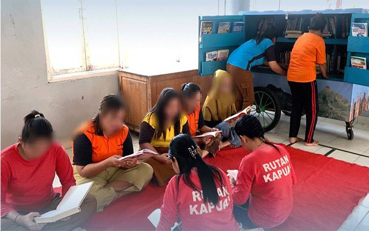 Program Gerobak Literasi Rutan Kapuas Tingkatkan Semangat Baca WBP Wanita