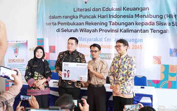 Edukasi Literasi Keuangan, OJK Kalteng Buka Rekening Simpanan Pelajar SLB Kalteng