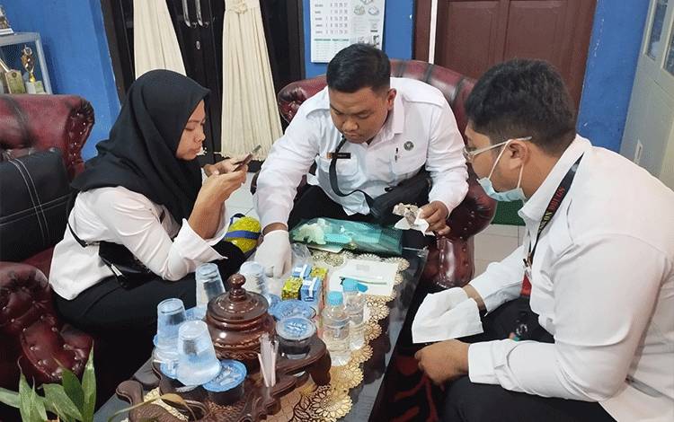 Dua Pelajar SMAN 1 Palangka Raya Bawa Alat Hisap Sabu di Tes Urine, Hasilnya Negatif