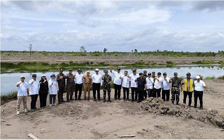 Pj Bupati Kapuas Dampingi Kunjungan Menteri Pertanian di Areal Food Estate Dadahup