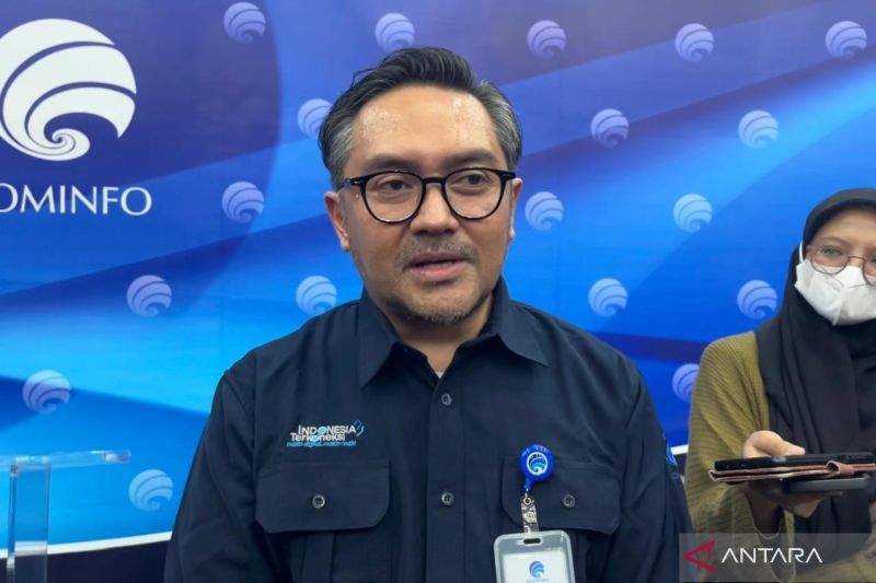 Direktur Jenderal Informasi dan Komunikasi Publik Kementerian Komunikasi dan Informatika Prabu Revolusi dalam wawancara cegat dengan media di Kantor Kementerian Kominfo, Jakarta, Rabu (28/8/2024). (ANTARA/Fathur Rochman)