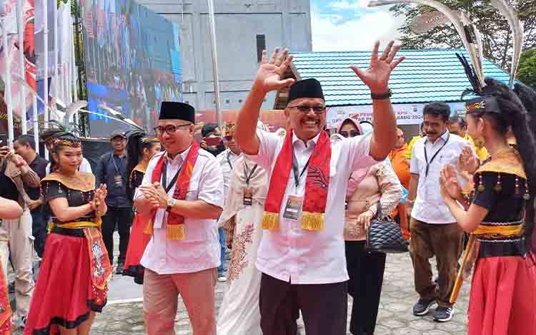 Sanidin - Siyono Bapaslon Pertama Mendaftar ke KPU Kotim