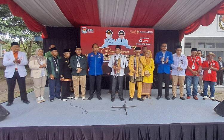 Bapaslon Rahmat Hidayat-Eko Soemarno Datangi KPU Kobar Lakukan Pendaftaran