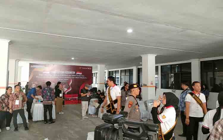 Paslon Jalani Pemeriksaan Kesehatan di RSUD Doris Silvanus