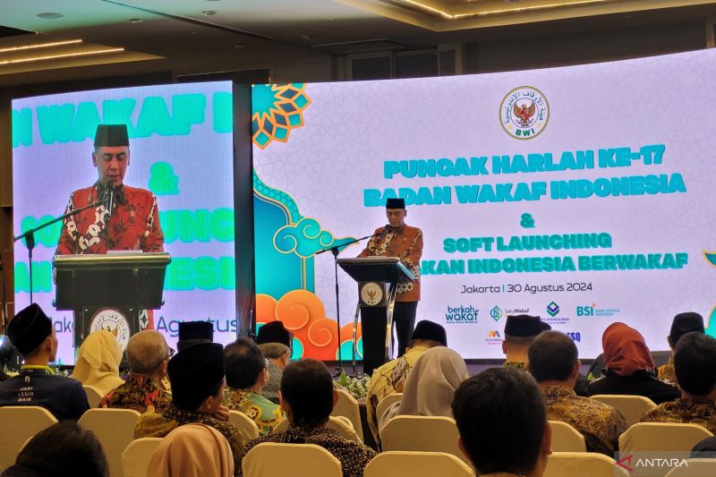 Wakil Menteri Agama (Wamenag) RI Saiful Rahmat Dasuki, dalam acara Malam Puncak Peringatan Hari Lahir (Harlah) BWI ke-17 di Jakarta, Jumat (30/8/2024). (ANTARA/Sean Filo Muhamad)