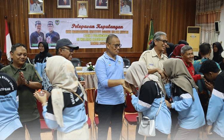 Pj Sekda Seruyan Lepas Kepulangan Mahasiswa KKN IAIN Palangka Raya
