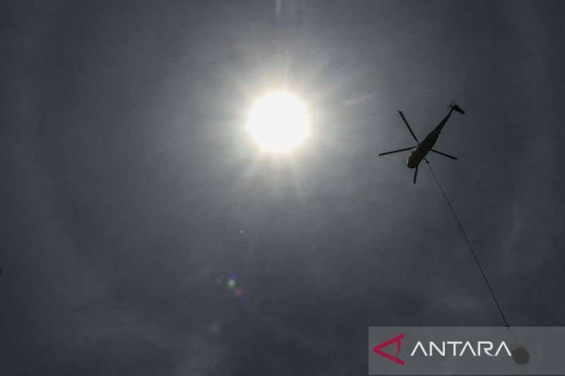Ilustrasi - Helikopter. ANTARA FOTO/Rony Muharrman/rwa/pri.