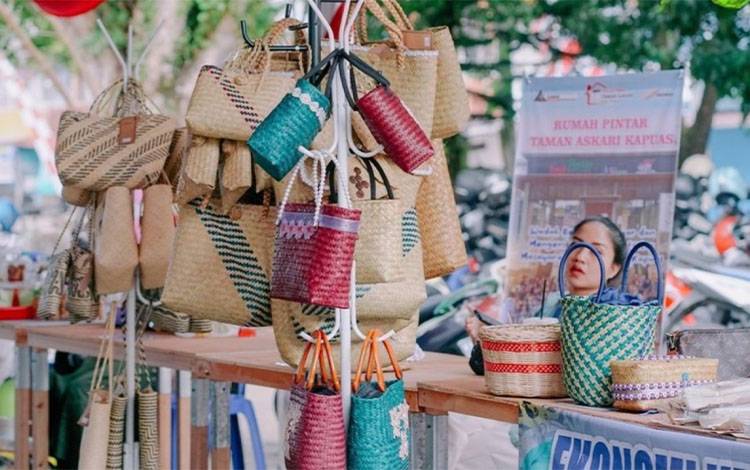 Komunitas Ekraf Pariwisata TMPT Kapuas Meriahkan Askari Festival 2024