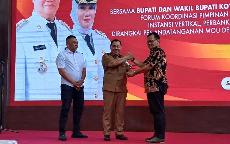 Pemkab Kotim Teken MoU Penerbangan Nam Air Sampit-Surabaya Perdana September
