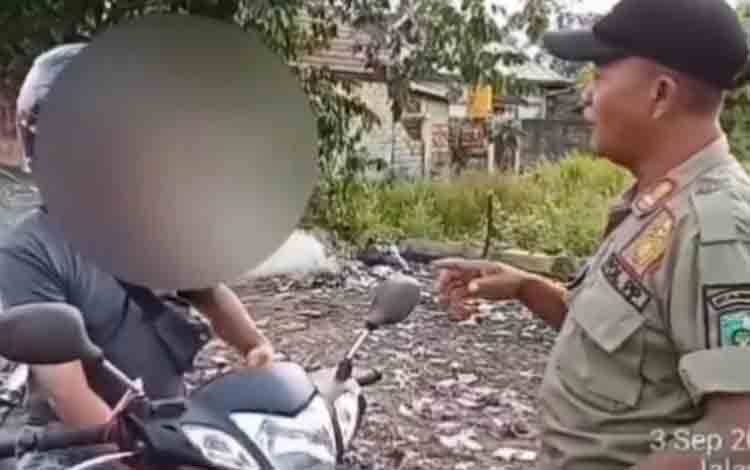 Satpol PP Palangka Raya Awasi TPS, Imbau Warga Buang Sampah Sesuai Jam