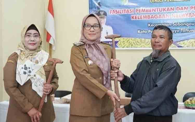 Pj Wali Kota Palangka Raya Dorong Peningkatan Kapasitas Nelayan Melalui Bantuan Perahu Bermotor