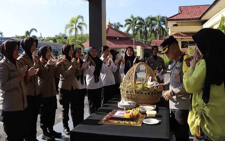 Kapolres Pulang Pisau Imbau Polwan Menjaga Martabat dan Kekompakan di HUT ke -76