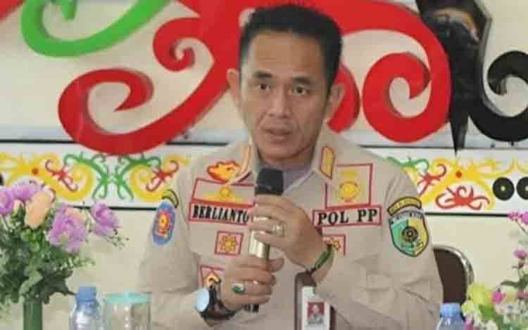 Satpol PP Palangka Raya Ingatkan Masyarakat untuk Buang Sampah Tepat Waktu