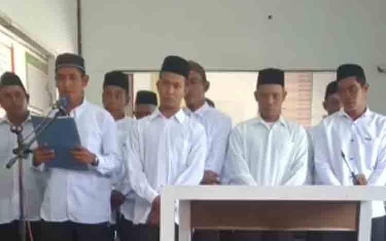 Ketua RT dan RW Desa Cemara Labat Dilantik, Ini Pesan Camat