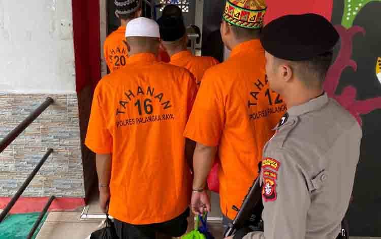 Polresta Palangka Raya Kawal Ketat Pemindahan 5 Tahanan ke Rutan Kelas IIA