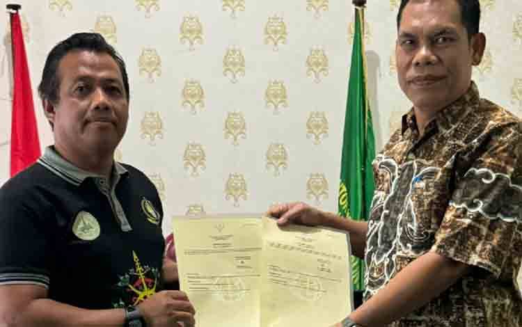 Kantor Pertanahan Gunung Mas Serahkan Sertifikat BMN kepada Kantor Kemenag
