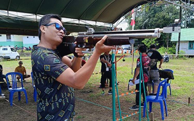 Ketua Karang Taruna Bartim Apresiasi Kejuaraan Menembak di Desa Hayaping