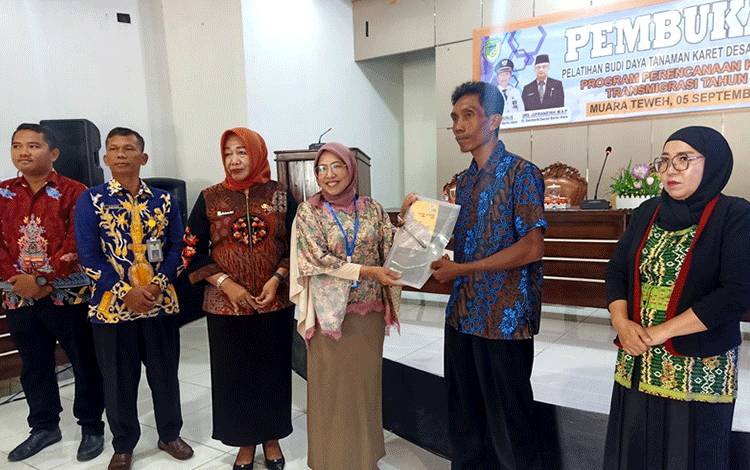 Disnakertranskop UKM Barito Utara Gelar Pelatihan Budidaya Tanaman Karet