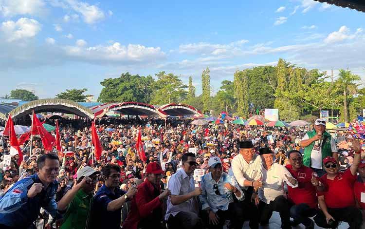 Deklarasi Wiyatno-Dodo Bersama Nadalsyah-Supian Hadi Dihadiri Ribuan Warga Kapuas