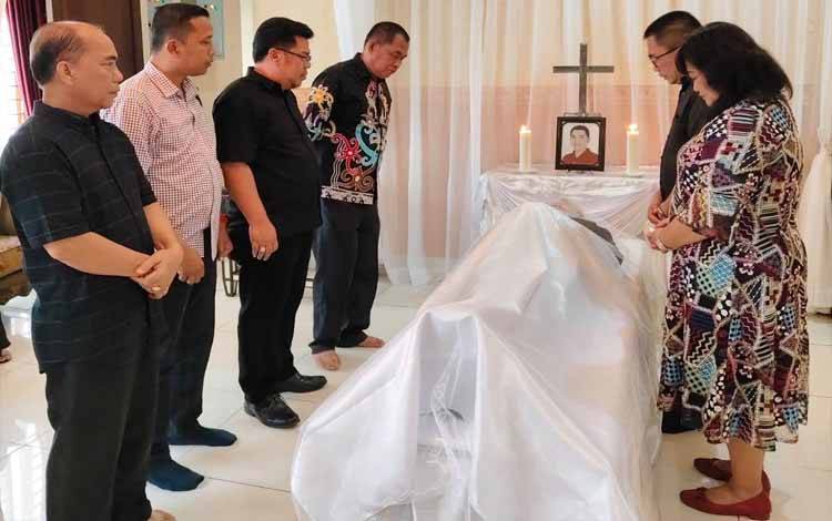 Ketua Sementara DPRD Pulang Pisau Ucapkan Duka atas Wafatnya James Patrik's