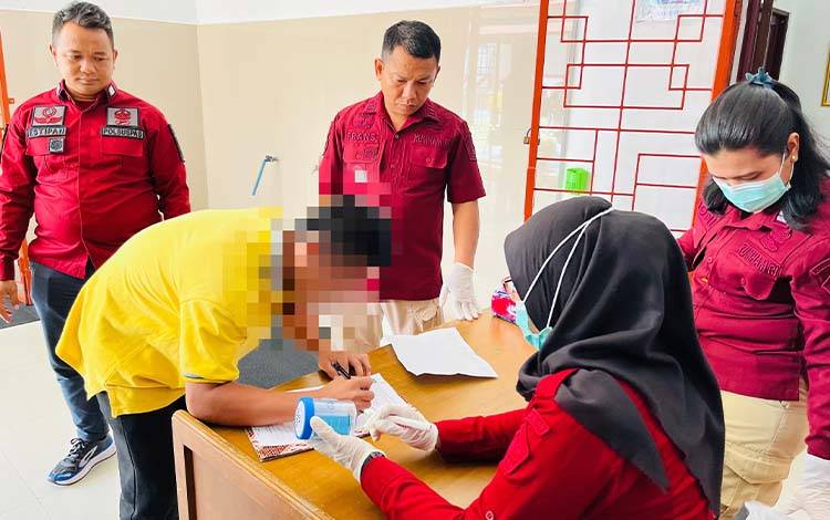 LPKA Palangka Raya Gelar Penggeledahan dan Tes Urine untuk Jaga Kamtib dan Cegah Narkoba