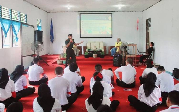 Pasi Intel Kodim 1011 Kapuas Berikan Pembekalan Wasbang kepada Mahasiswa Baru