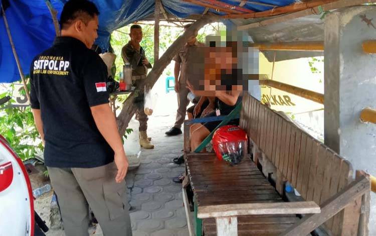 Satpol PP Palangka Raya Awasi Bangunan Semi Permanen di Jalan Sakan