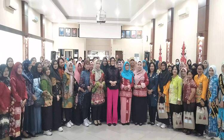 Penguatan Transisi PAUD ke SD dan PAUD Holistik Integratif Disosialisasikan di Kapuas
