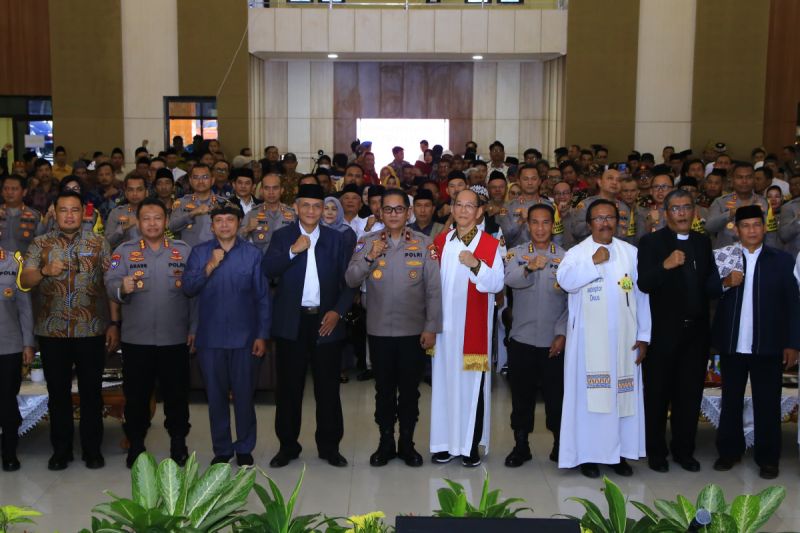 Sejumlah tokoh agama, masyarakat saat menggelar silaturahmi dengan NCS Polri di Lampung,  Jumat (20/9/2024). ANTARA/Ho-NCS Polri