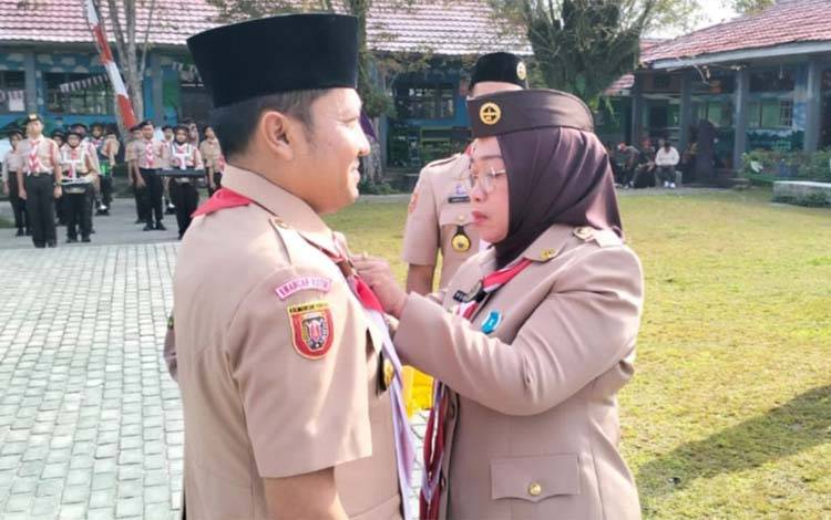 Dadang Terima Penghargaan Lencana Pancawarsa II