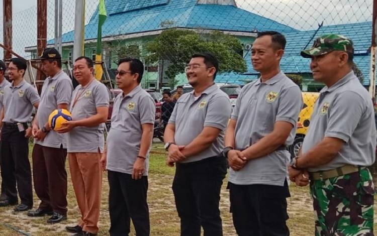 DPRD Gunung Mas: Lomba Bola Voli Diharapkan Memotifasi Pegawai untuk Berolahraga