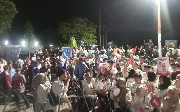 Simpatisan dari Tiga Paslon Peserta Pilkada Padati Kantor KPU Kotim