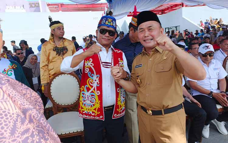 Willy-Habib Berinteraksi dengan Gubernur Kalteng Sugianto Sabran pada Deklarasi Kampanye Damai